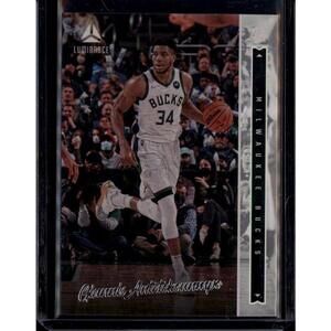 2021-22 Panini Chronicles Luminance Giannis Antetokounmpo Basketball TradingCard